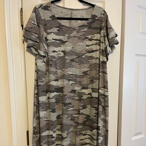 Tier Flutter Short Sleeve Knit Maternity Dress- Gray Cameo Print